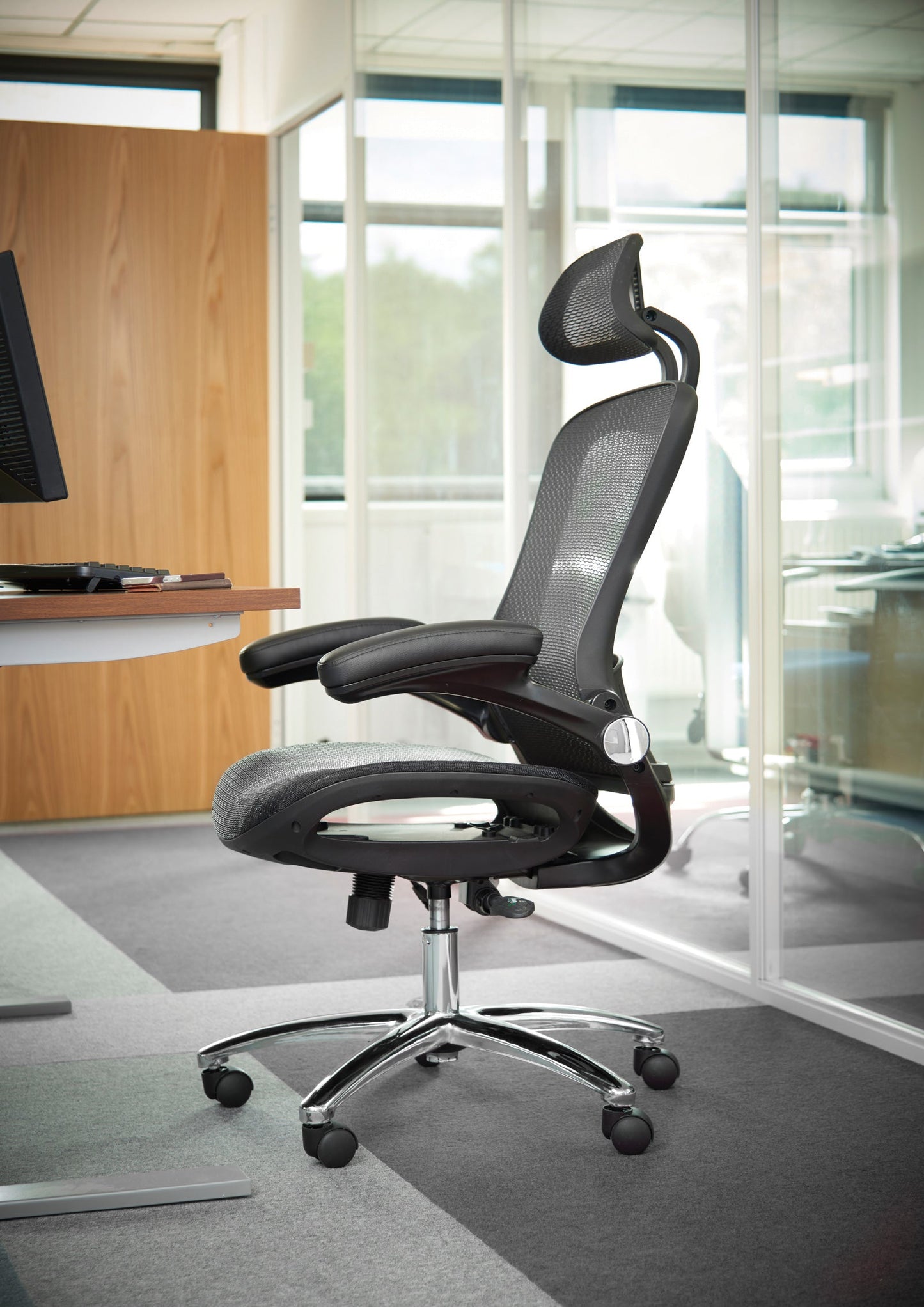 Curva high back mesh chair