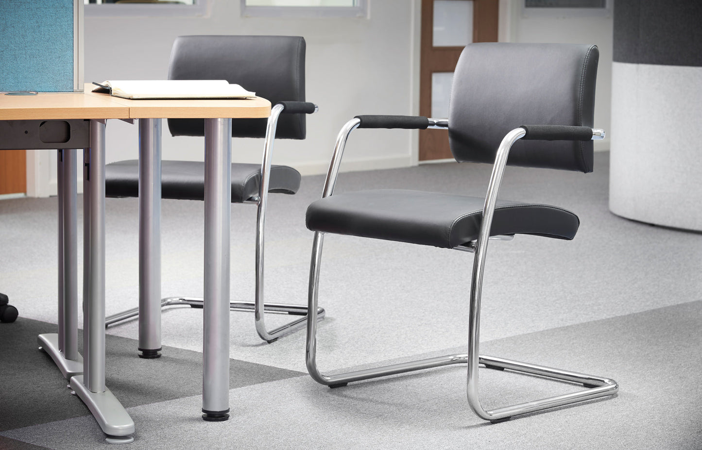 Bruges meeting room cantilever chair (pack of 2)