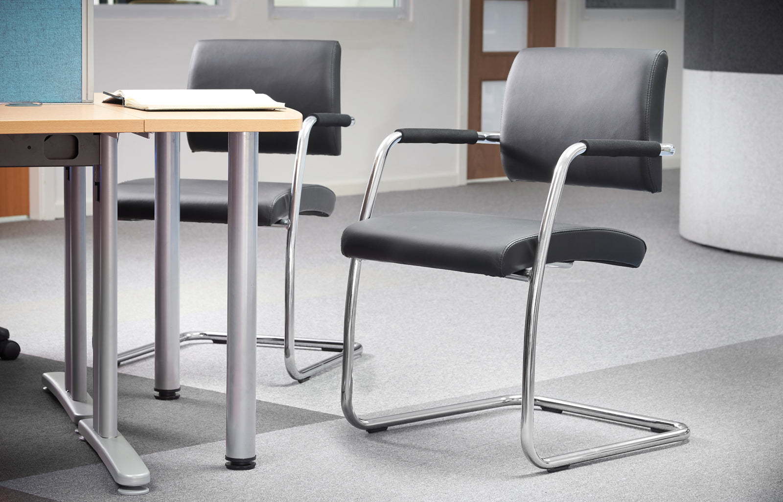 Bruges meeting room cantilever chair (pack of 2)