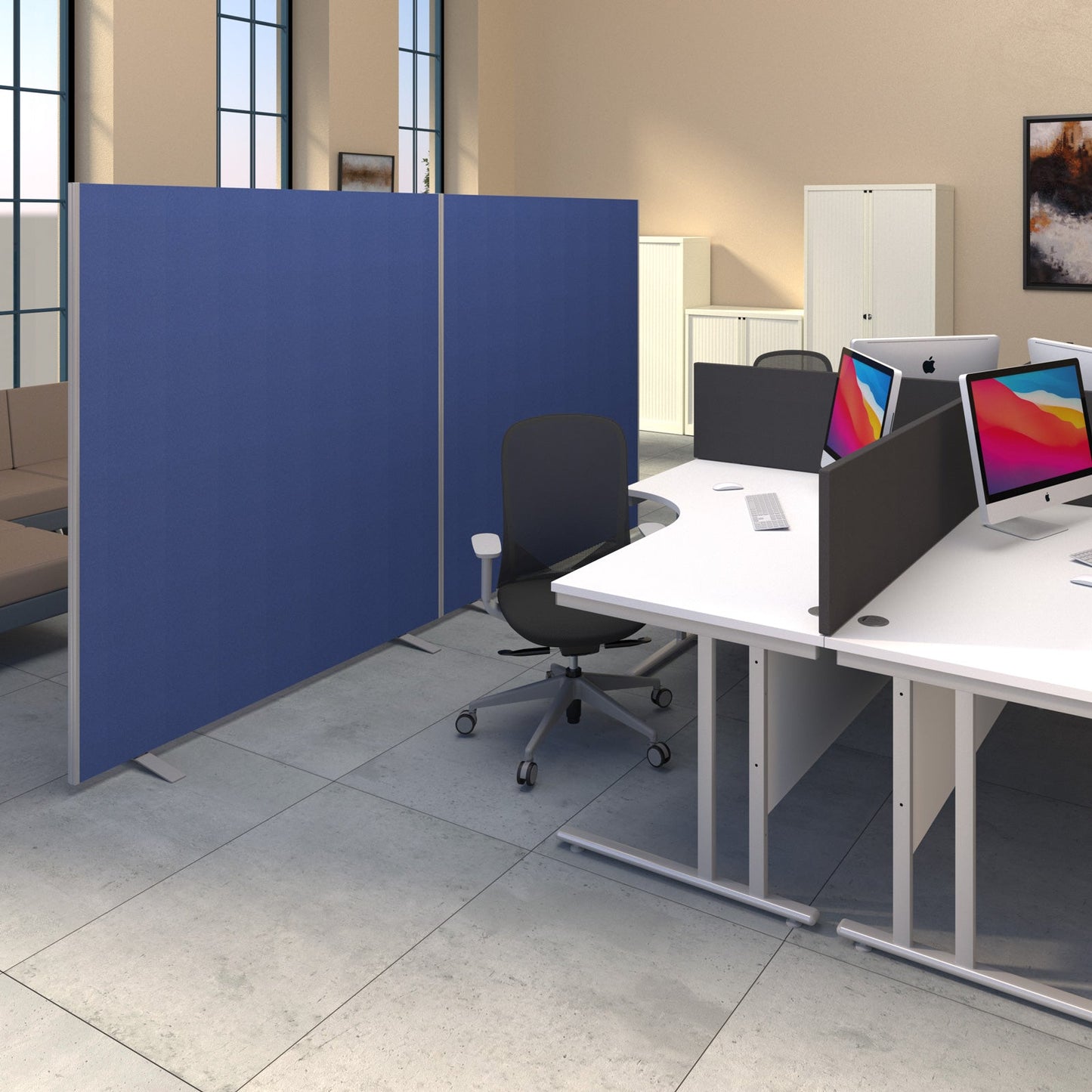 Floor standing fabric screen - MTO