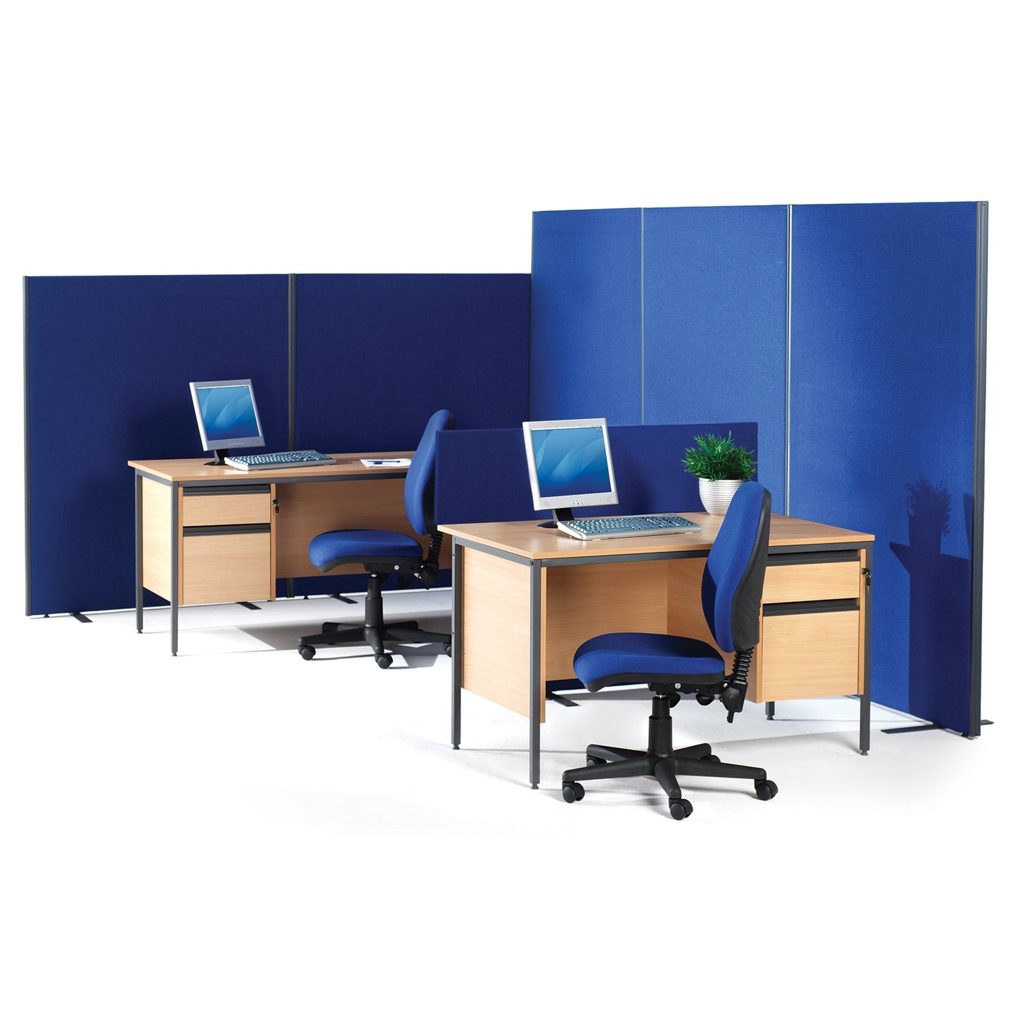 Floor standing fabric screen - MTO