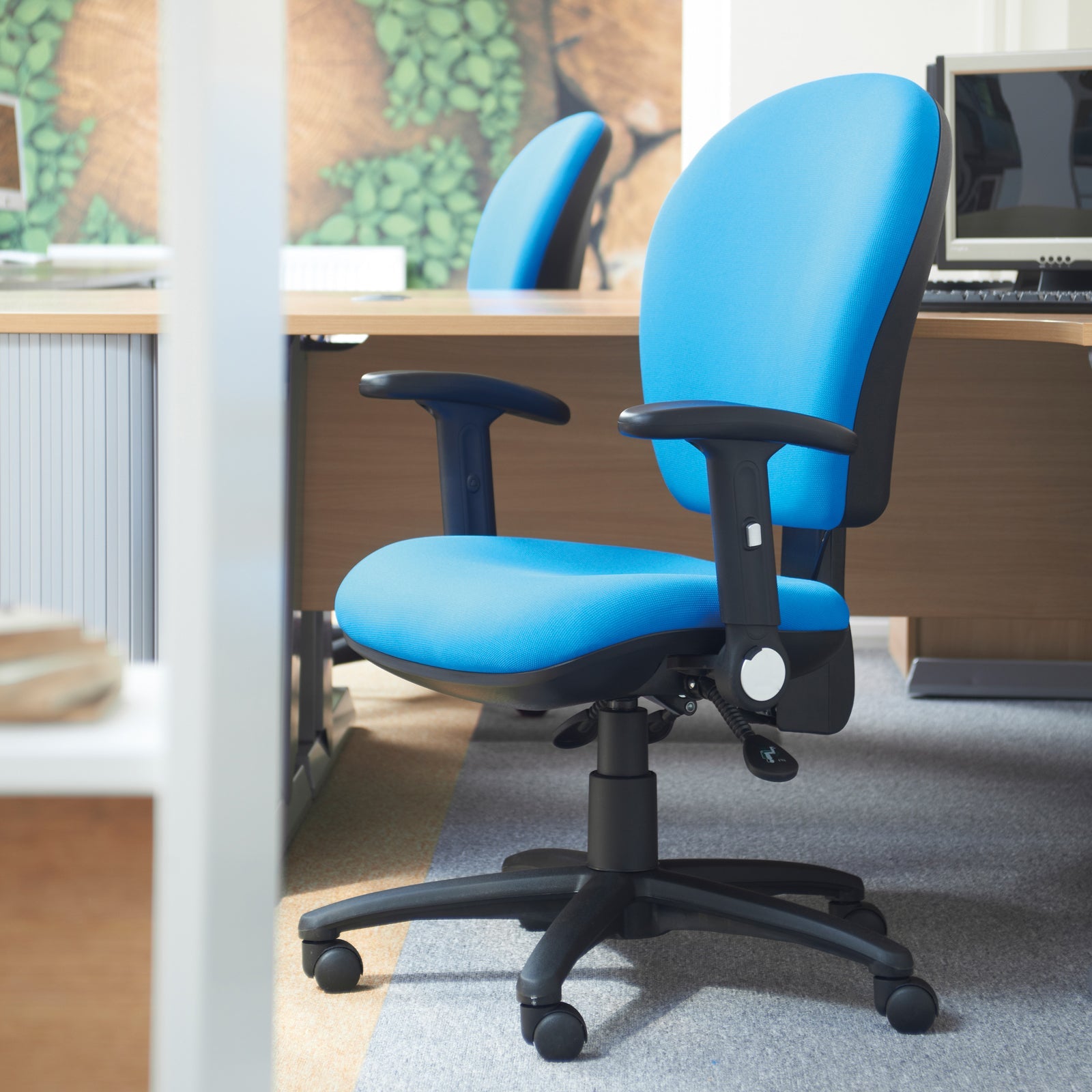 Altino XL fabric back operator chair