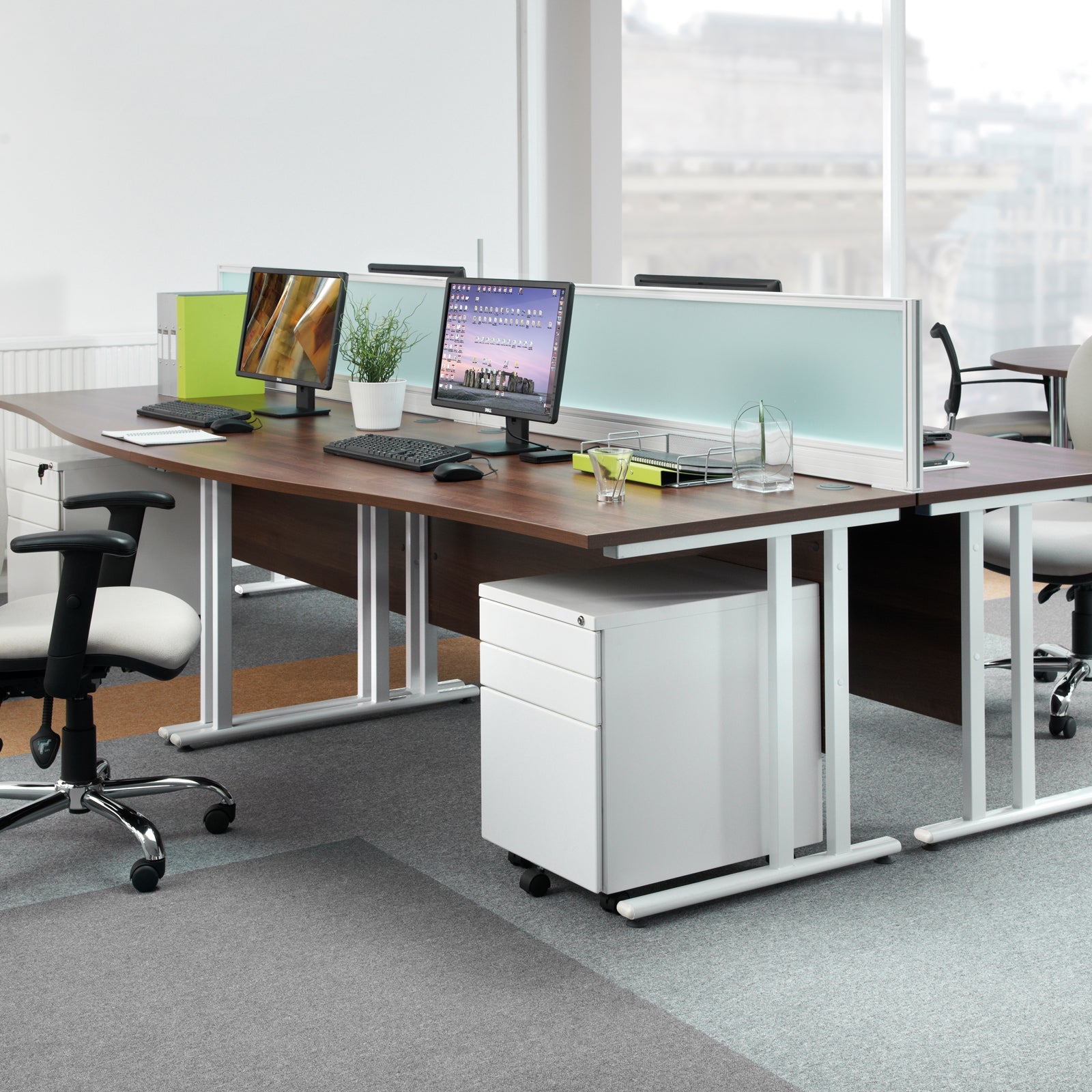 Maestro 25 Cantilever Right Hand Wave Desk With 2 Drawer Ped