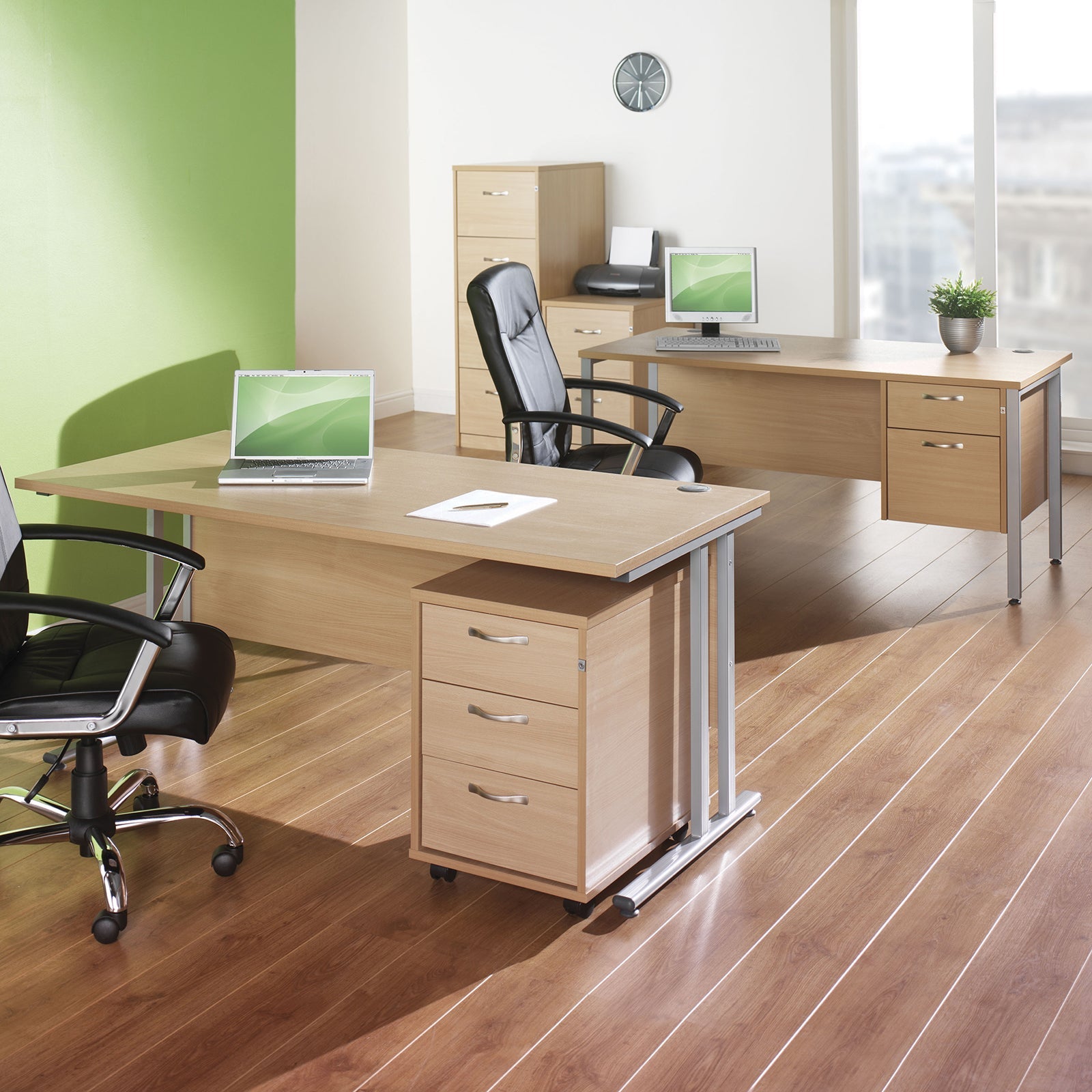 Maestro 25 Cantilever 800Mm Deep Desk With 3 Drawer Ped