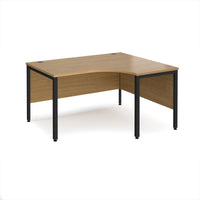 Maestro 25 bench right hand ergonomic desk