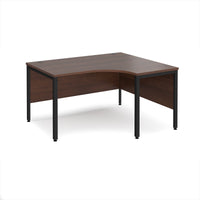Maestro 25 bench right hand ergonomic desk