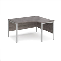 Maestro 25 bench right hand ergonomic desk