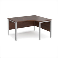 Maestro 25 bench right hand ergonomic desk