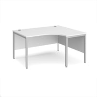 Maestro 25 bench right hand ergonomic desk