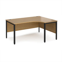 Maestro 25 bench right hand ergonomic desk