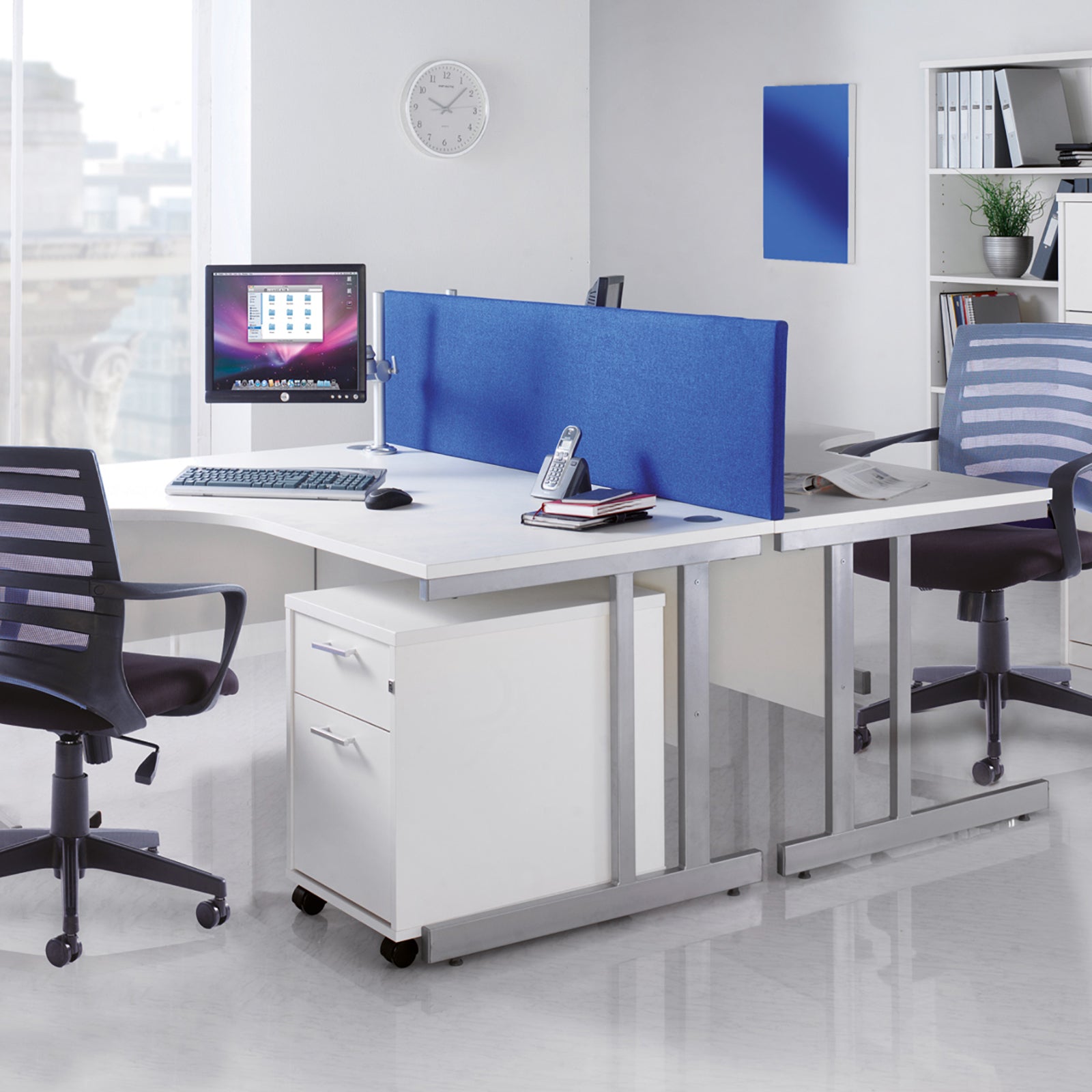 Momento Right Hand Ergonomic Desk