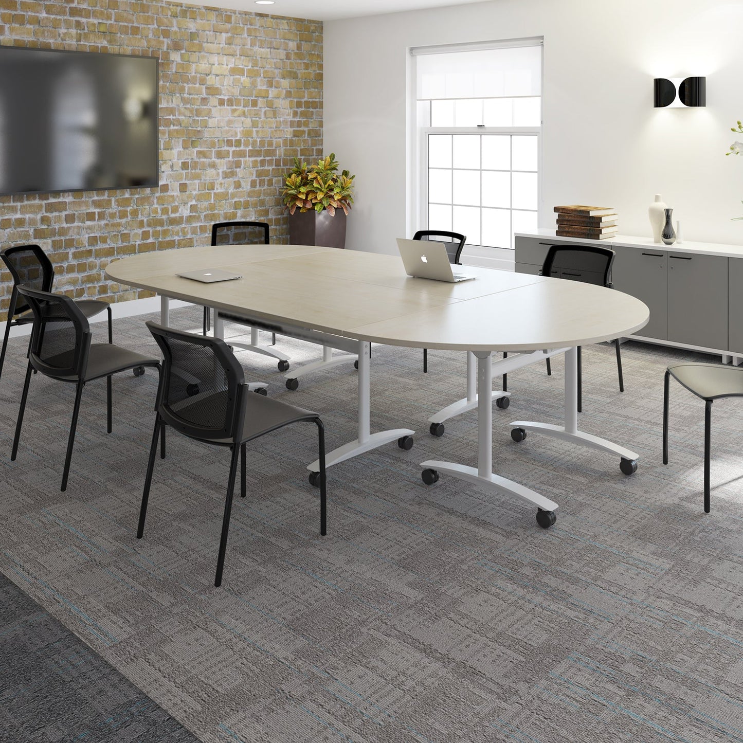 Santana 4 leg mobile chair with fabric seat and mesh back