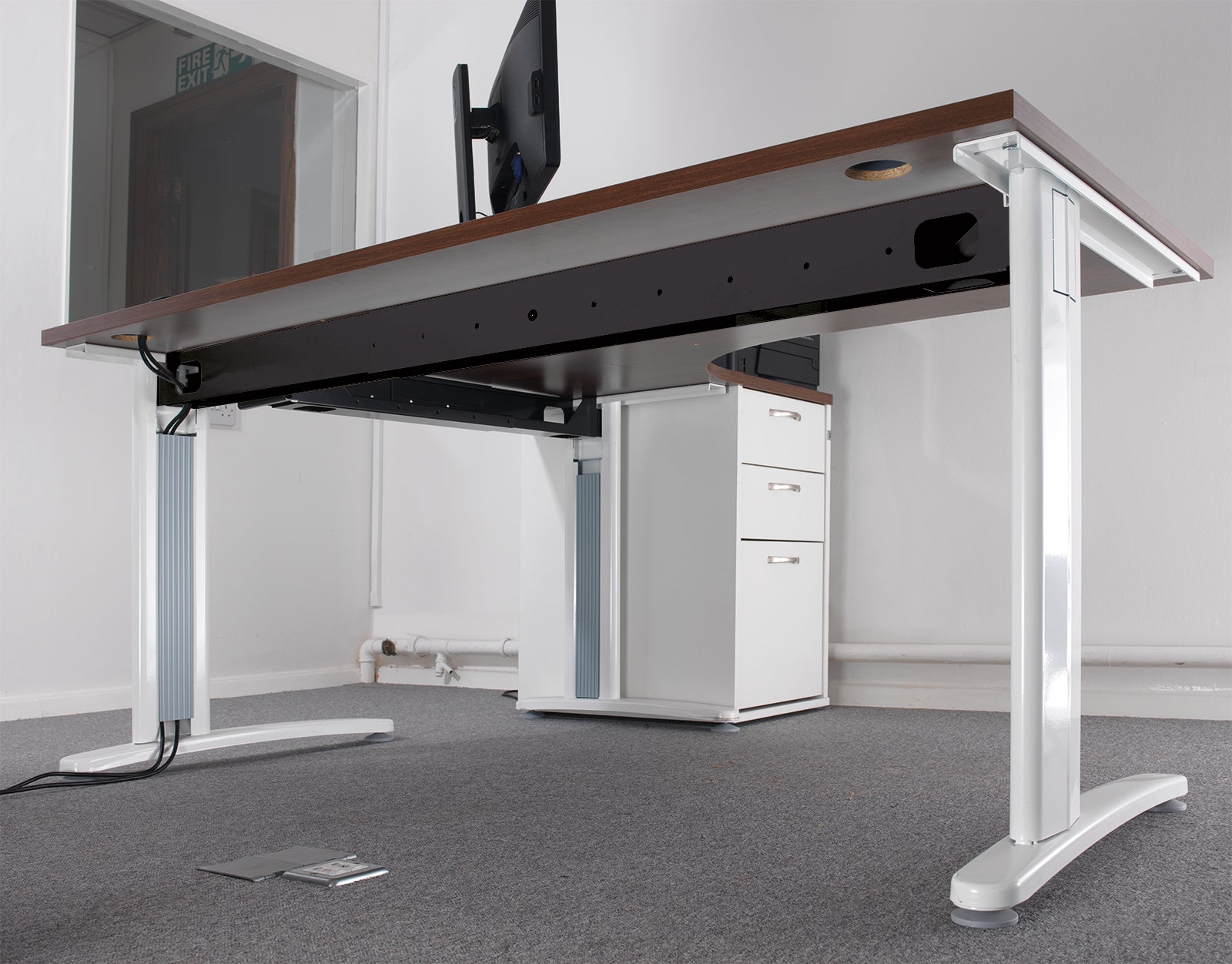 TR10 left hand wave desk